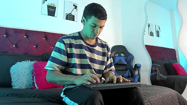 Liamsubtle01 online show from 14, 5, 2026