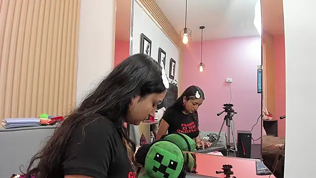Snapshot of MeowMota_ chatting on 19, 6, 2026 MeowMota online show from 19, 6, 2026