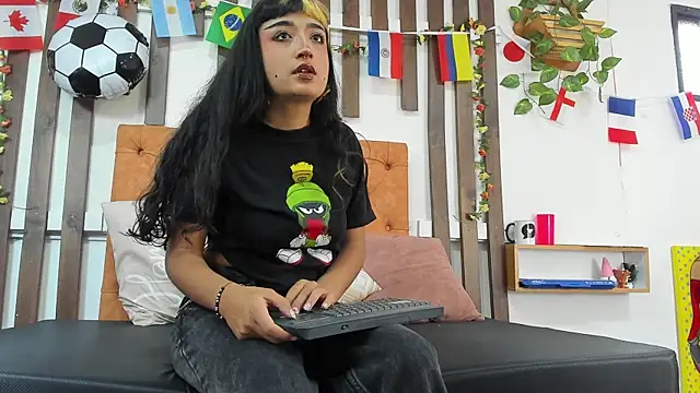 Snapshot of MeowMota_ chatting on 14, 7, 2026 MeowMota online show from 14, 7, 2026