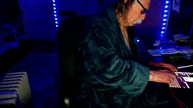 LickYourYoni online show from 8, 4, 2026