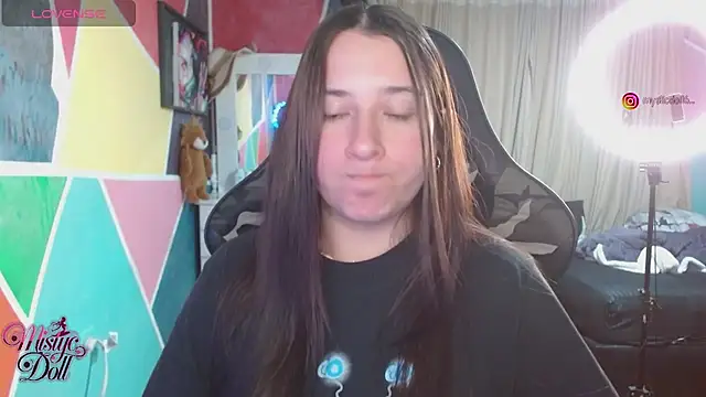 Snapshot of Mysticdooll69 chatting on 17, 5, 2026 Mysticdooll69 online show from 17, 5, 2026