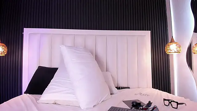 PandoraMiller online show from 15, 4, 2026