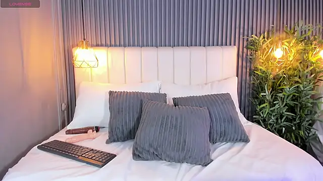 Snapshot of LunaKarther chatting on 7, 2, 2026 LunaKarther online show from 7, 2, 2026