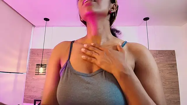Ellie-Alves online show from 10, 6, 2026