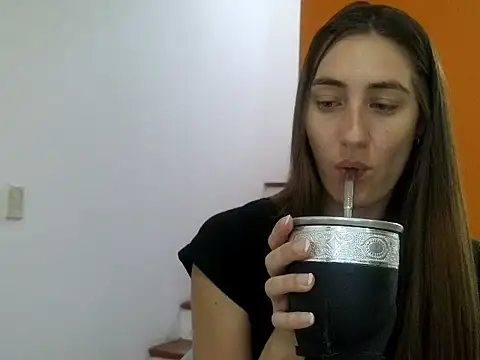 Noracherry online show from 5, 2, 2026