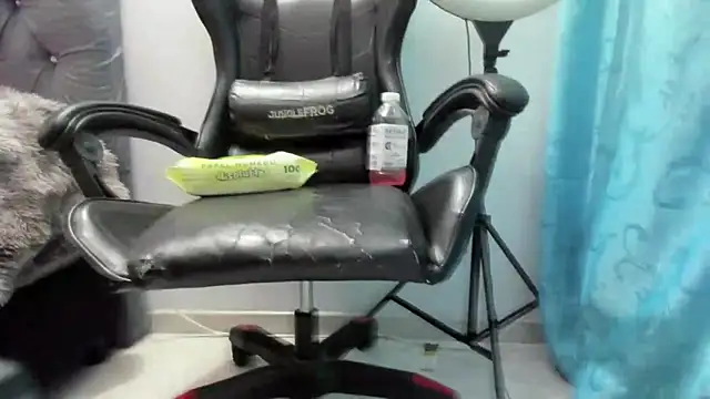 Snapshot of Girl_kataleya10 chatting on 3, 3, 2026 Girl kataleya10 online show from 3, 3, 2026