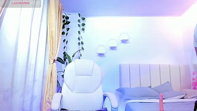 emily7  online show from 13, 4, 2026