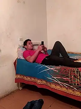 Chiquitoperopeligroso4 online show from 11, 1, 2026