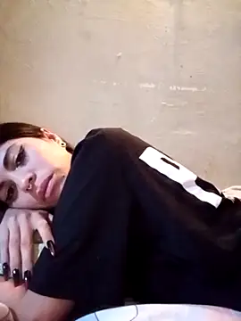 Chiquitoperopeligroso4 online show from 20, 2, 2026