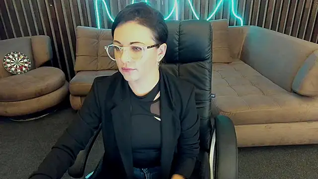 Dafni Monn online show from 21, 9, 2025