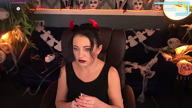 Dafni Monn online show from 31, 10, 2025