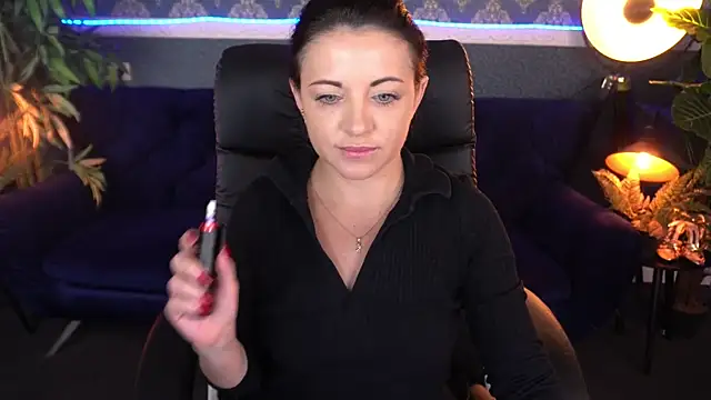 Dafni Monn online show from 25, 11, 2025