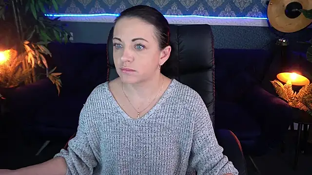 Dafni Monn online show from 29, 11, 2025