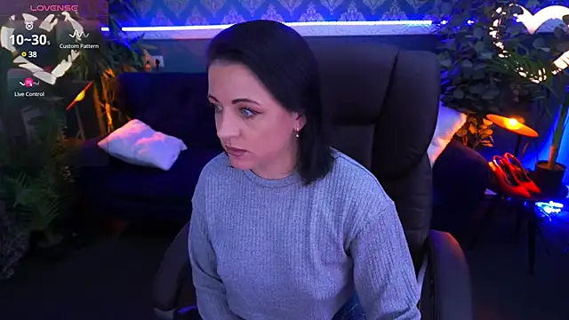 Dafni Monn online show from 23, 3, 2025