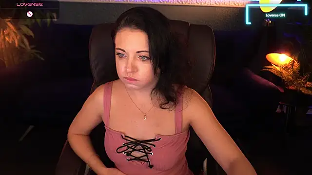 Dafni Monn online show from 9, 10, 2025