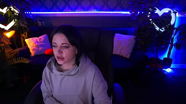 Dafni Monn online show from 11, 3, 2025