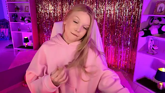 ChloeWhite online show from 26, 3, 2026