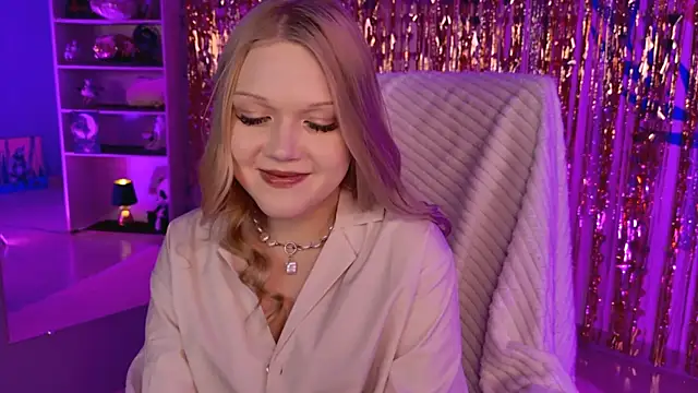 ChloeWhite online show from 9, 3, 2026