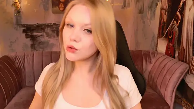 ChloeWhite online show from 18, 1, 2026