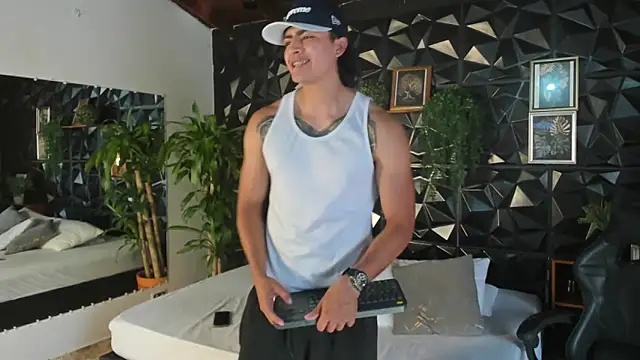 Snapshot of elliot_colton chatting on 17, 6, 2026 elliot colton online show from 17, 6, 2026