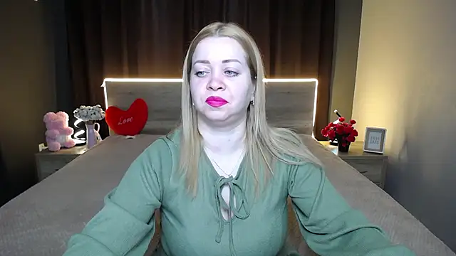 Snapshot of OliviaVerr chatting on 3, 3, 2026 OliviaVerr online show from 3, 3, 2026