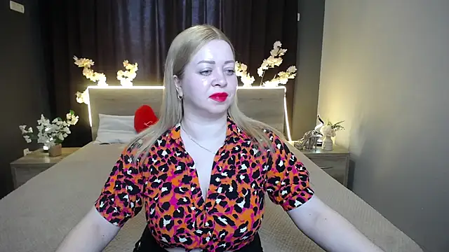 Snapshot of OliviaVerr chatting on 7, 5, 2026 OliviaVerr online show from 7, 5, 2026