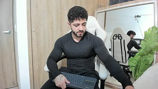 Snapshot of Thiago_moretti chatting on 23, 6, 2026 Thiago moretti online show from 23, 6, 2026