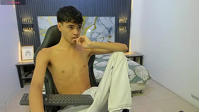 Dark Desiree18 online show from 10, 2, 2026