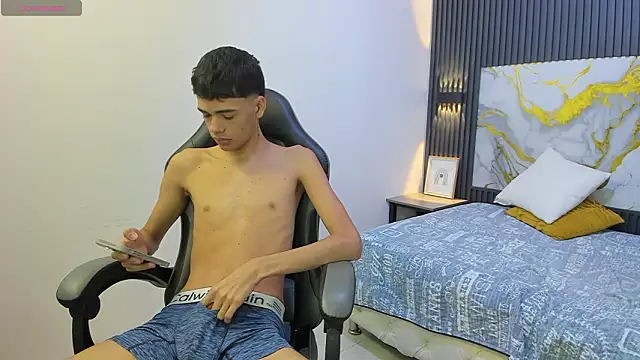 Dark Desiree18 online show from 25, 2, 2026