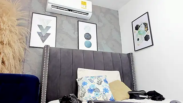 Anikka Albrite  online show from 16, 1, 2026