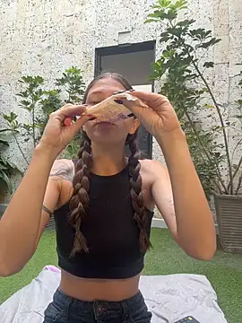 Snapshot of EmmaJhoons chatting on 6, 2, 2026 EmmaJhoons online show from 6, 2, 2026