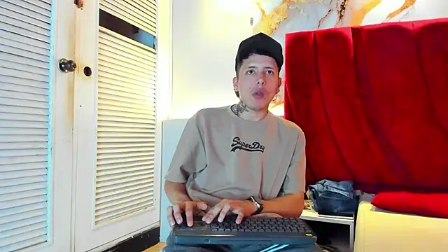 ESTEBAN 2102 online show from 13, 1, 2026