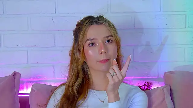 Snapshot of VanessaVienne chatting on 19, 2, 2026 VanessaVienne online show from 19, 2, 2026