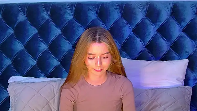 Snapshot of VanessaVienne chatting on 22, 2, 2026 VanessaVienne online show from 22, 2, 2026