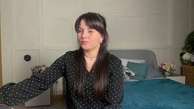  SilkyShadow  online show from 6, 4, 2026