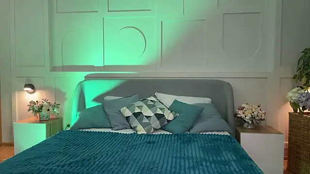  SilkyShadow  online show from 9, 4, 2026