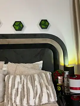 LucyBridgette online show from 25, 3, 2026