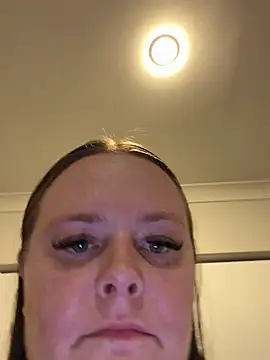 carinabro10 online show from 2, 3, 2026