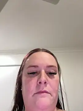 carinabro10 online show from 15, 5, 2026