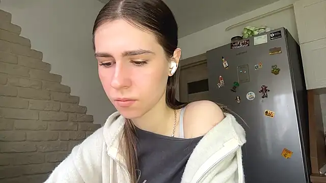 ElsieKuhlmann online show from 11, 4, 2026