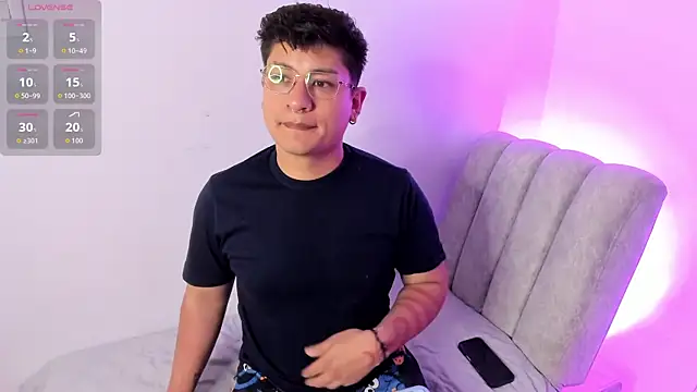 Snapshot of Theo_Rowan chatting on 12, 1, 2026 Theo Rowan online show from 12, 1, 2026