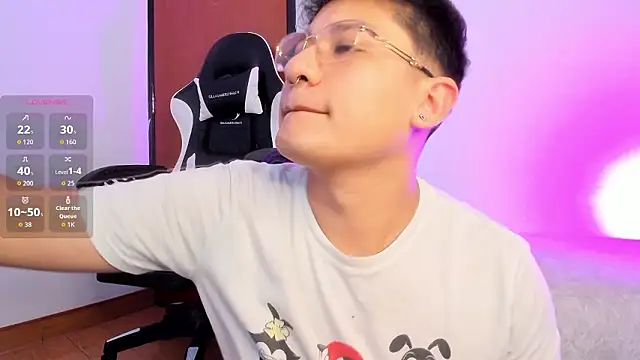 Snapshot of Theo_Rowan chatting on 2, 2, 2026 Theo Rowan online show from 2, 2, 2026