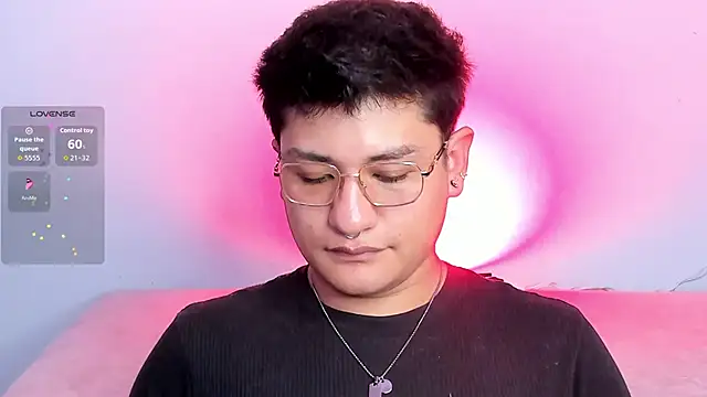 Snapshot of Theo_Rowan chatting on 11, 2, 2026 Theo Rowan online show from 11, 2, 2026