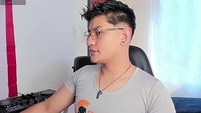 Theo Rowan online show from 21, 4, 2026