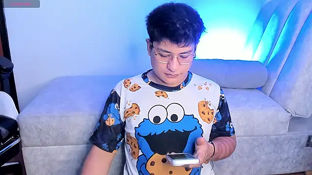 Snapshot of Theo_Rowan chatting on 13, 2, 2026 Theo Rowan online show from 13, 2, 2026