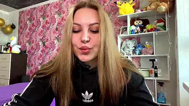 TraciBallena online show from 2, 2, 2026