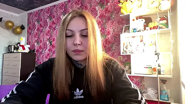 TraciBallena online show from 10, 2, 2026