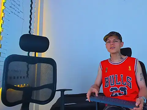 Thomas-Wil online show from 3, 2, 2026