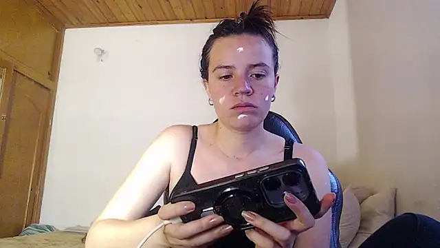Shanel Lozano online show from 25, 6, 2026