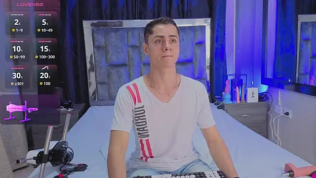 LeoMonnroe online show from 4, 4, 2026